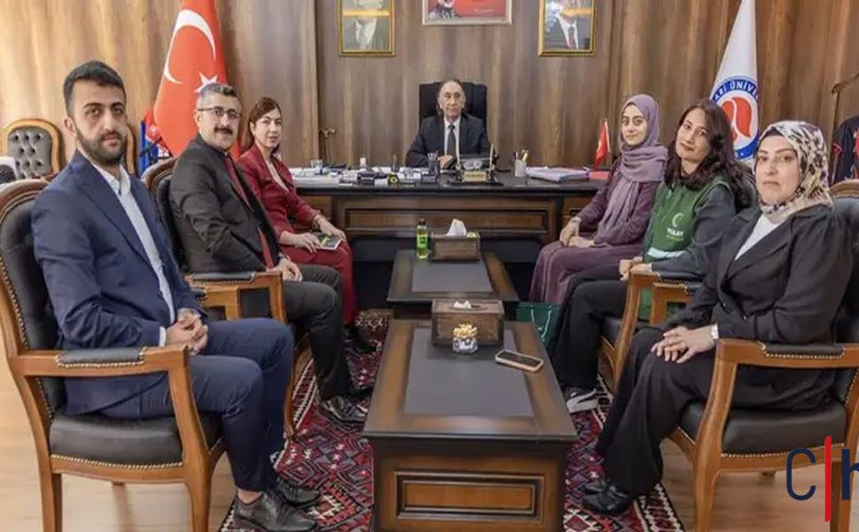 Hakkari Yeşilay’dan Rektör Gençcelep’e ziyaret