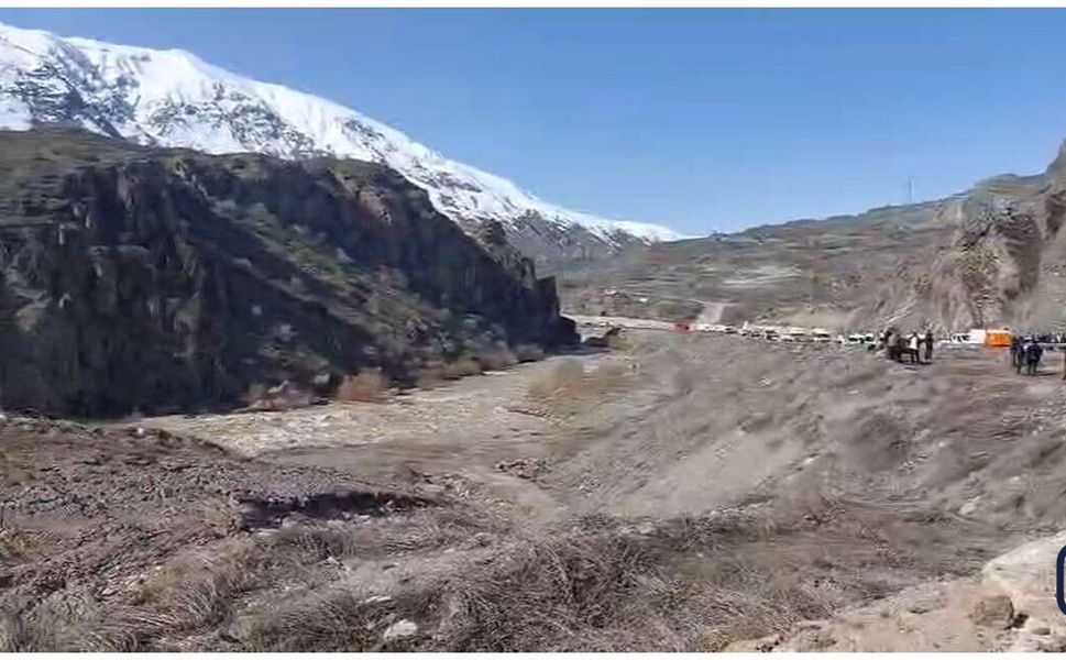 Hakkari-Van Yolu Halen Kapalı: Yüzlerce Araç Yolun Açılmasını Bekliyor