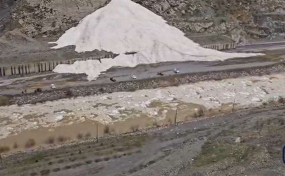 Çığ Kameraya Yansıdı: Kar Kütlesi Zap’a Doğru İndi