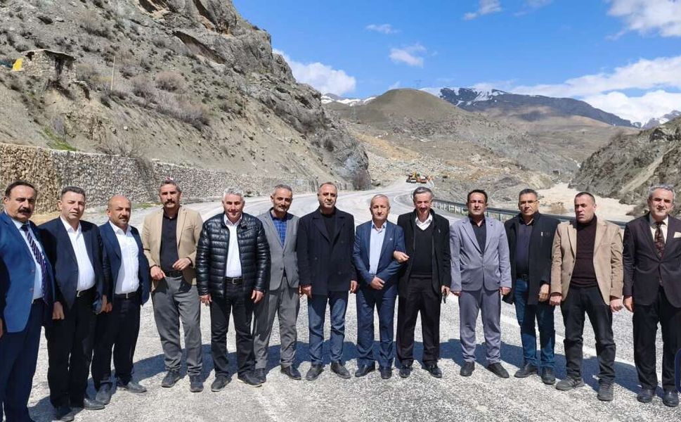 Hakkari’de Muhtarlardan Sert Yol Tepkisi: “Artık Sabrımız Kalmadı”