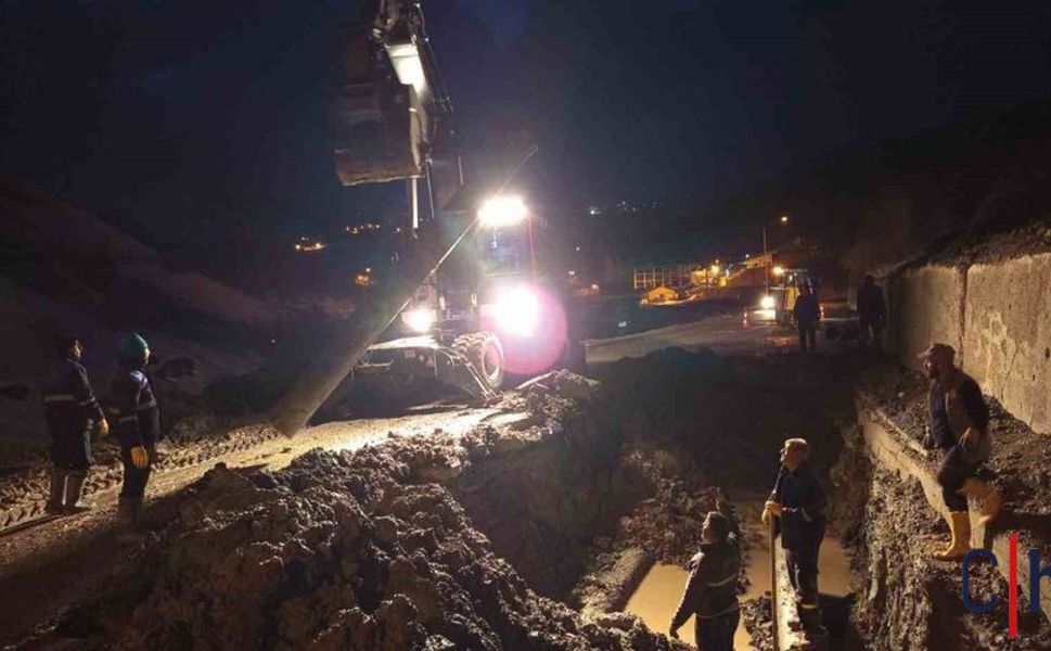 Hakkari’de Toprak Kayması Su Hattını Vurdu