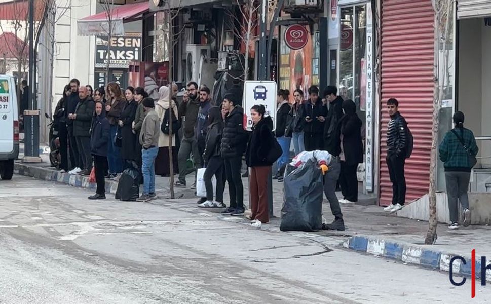 Belediye Düşürdü, Esnaf Kabul Etmedi: Yüksekova’da Ulaşım Aksadı