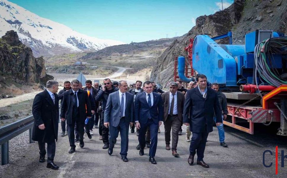 Vali Taşyapan heyelan bölgesinde inceleme yaptı