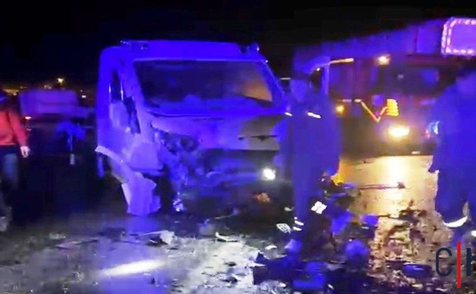 İki Araç Çarpıştı, 3 Kişi Yaralandı