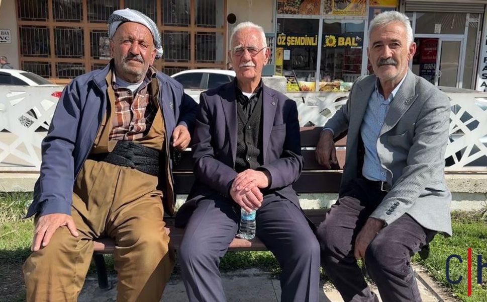 Hakkari'de Güneş Yüzünü Gösterdi, Vatandaşlar Parklara Akın Etti