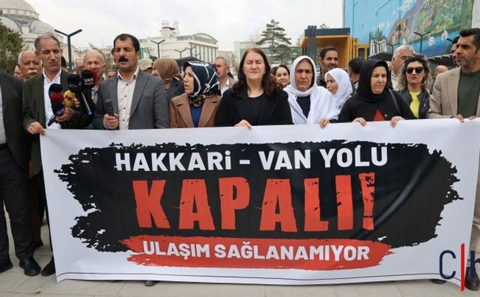 Van’da "Yol" İsyanı: "Tek Bir Heyelan İki Kenti Dünyadan Kopardı!"