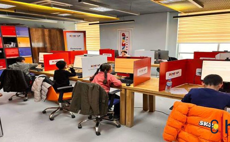 Hakkari’de Deneyap Sınavları Yoğun İlgiyle Sürüyor