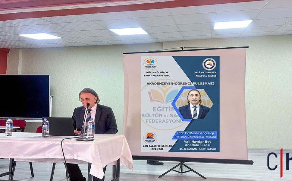 Hakkari’de Öğrenciler Rektörle Bir Araya Geldi