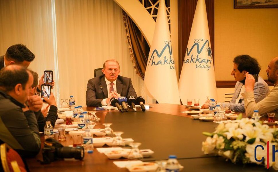 Hakkâri-Van Karayolu’nda Heyelan Seferberliği: Vali Taşyapan Çalışmaları Yerinde Değerlendirdi