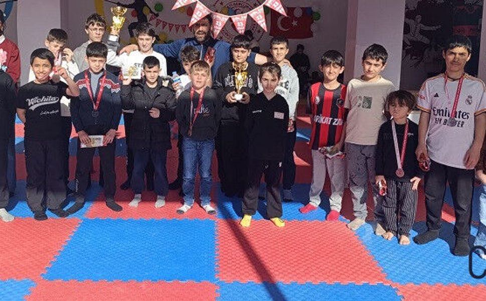 Hakkari’de 23 Nisan Coşkusu Okçuluk Yarışmasıyla Taçlandı