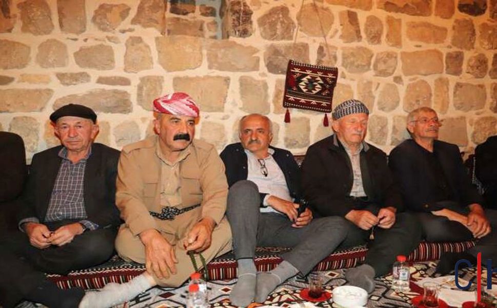 Çukurca’nın Tarihi Taş Evlerinde Dengbêj Ezgileri Yankılandı: Birlik ve Beraberlik Mesajı