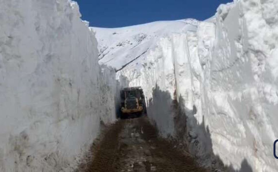 Yüksekova’da Karla Mücadele: Açılan Yollar Tüneli Andırıyor
