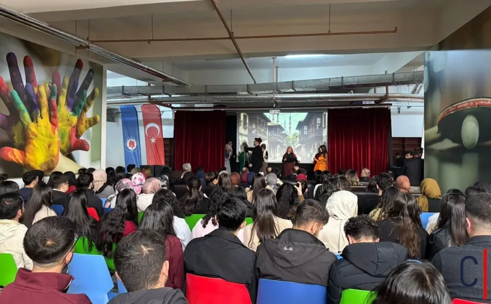 Hakkari Üniversitesi’nde Tiyatro Şöleni