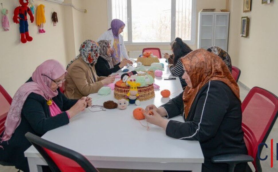 “Mutluluk kapısı” dediği kursa 82 yaşında hayat veriyor