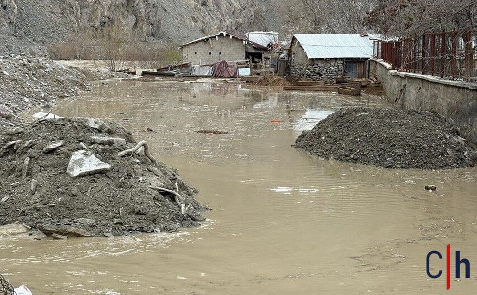 Kırıkdağ’da Zap Suyu Taştı:350 Koyun Son Anda Kurtarıldı