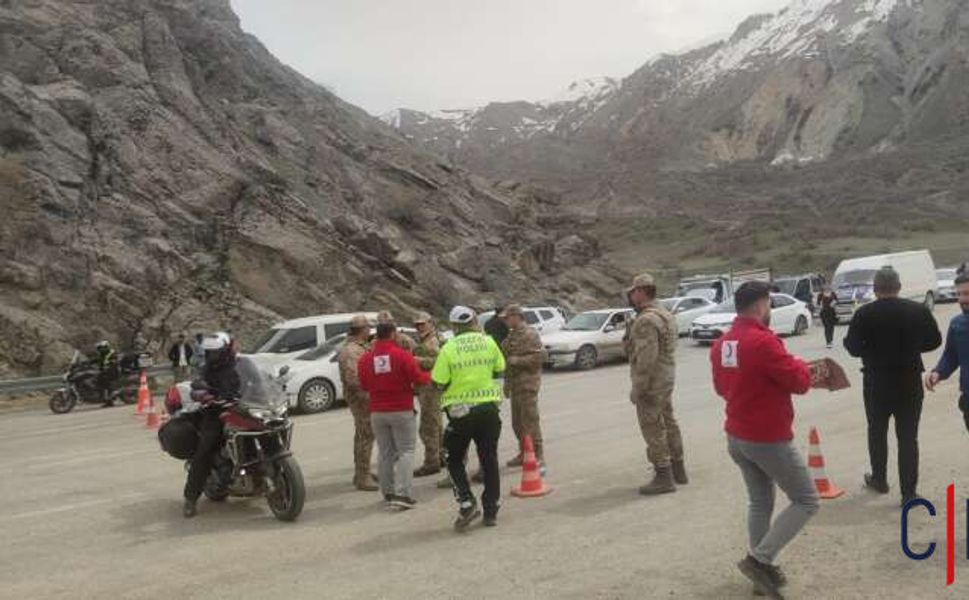 Akçalı Mevkiinde Heyelan Ulaşımı Durdurdu: 800 Kişiye Kumanya Desteği