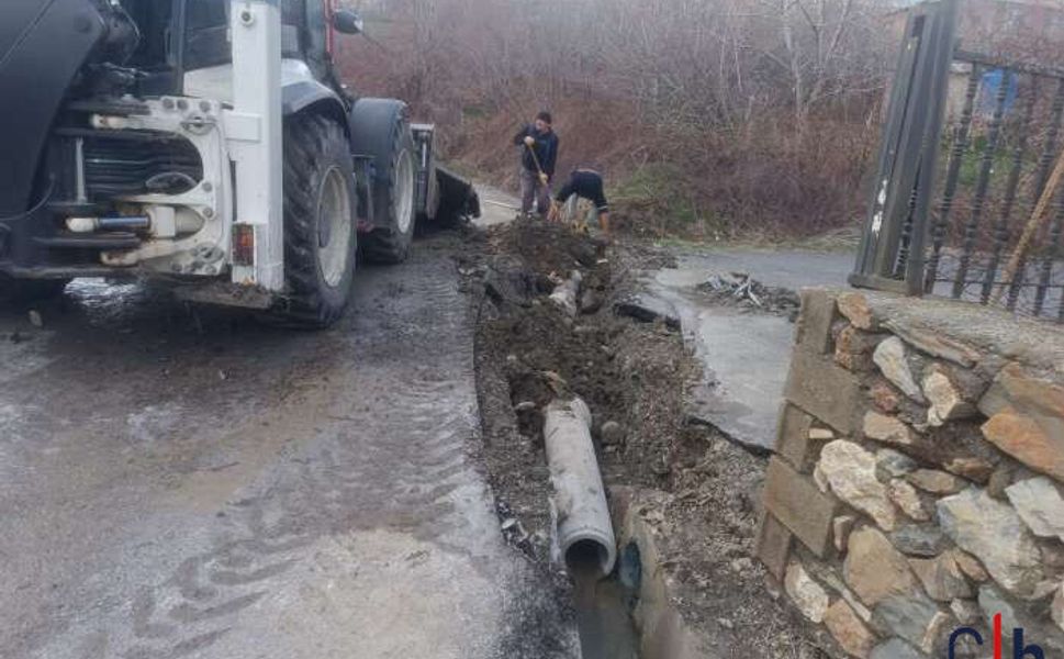 Hakkari’de Yağmur Suyu Kanalları Açıldı: Ekipler Seferber Oldu