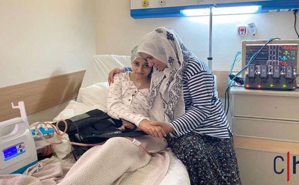 Hakkarili annenin 8 yıllık umut nöbeti: Kızı için yardım bekliyor