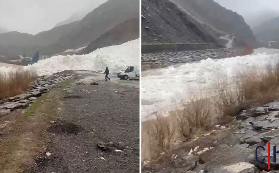 Hakkâri’de Dev Çığ Zap Suyu’nun Önünü Kesti