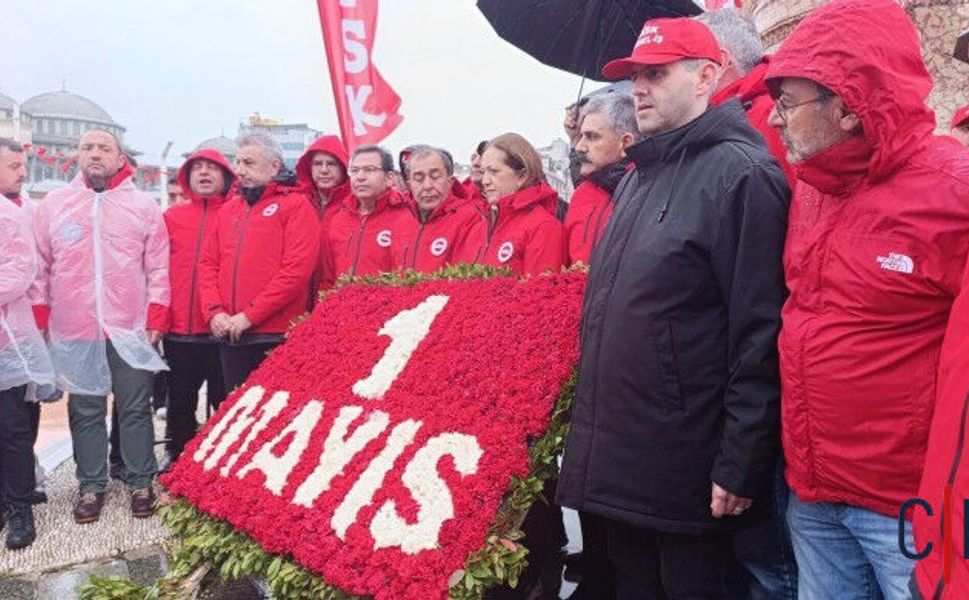 Taksim’de 1 Mayıs Geleneksel Çelenk Bırakma Töreni Yapıldı