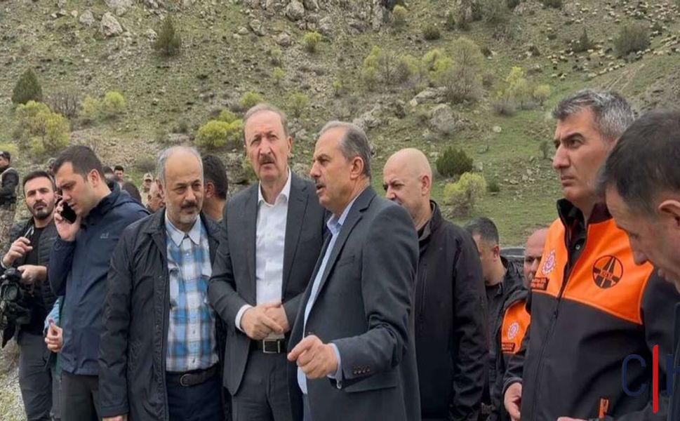 Hakkari-Van Karayolunda Heyelan Mesaisi: Bakan Yardımcısı İskurt’tan "Güvenli Ulaşım" Açıklaması