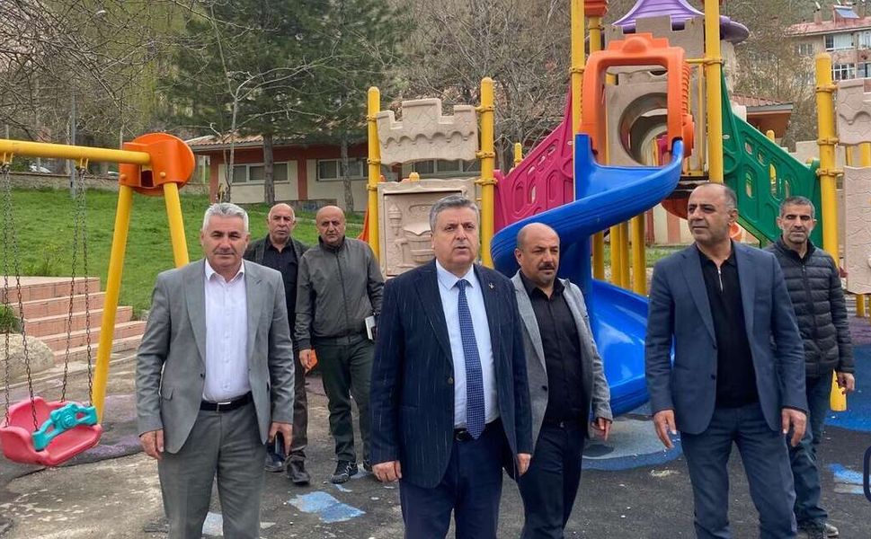 Hakkâri Belediyesi Parkları Yeniliyor