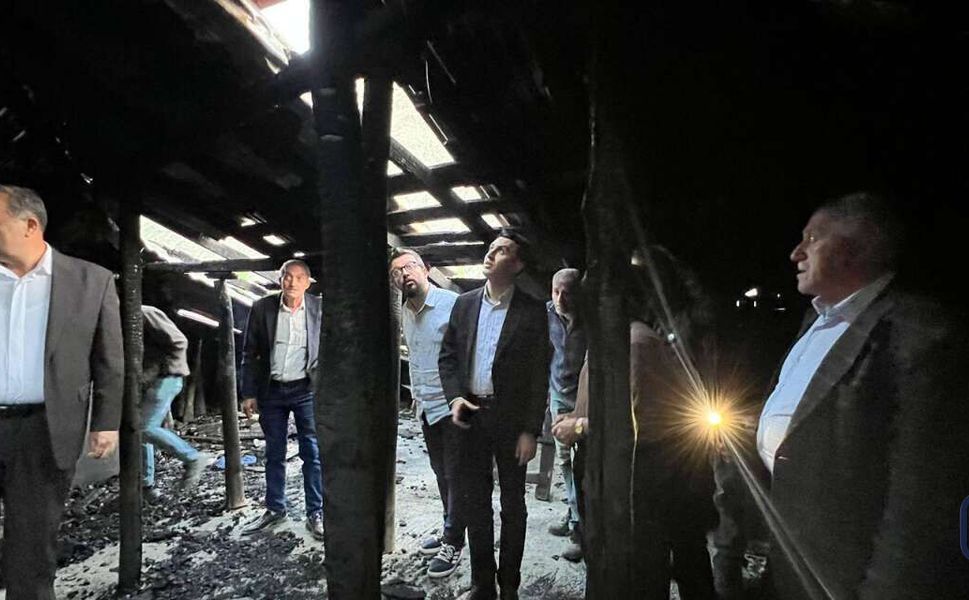 DEM Parti heyetinden yangınzede Çiftçi ailesine ziyaret