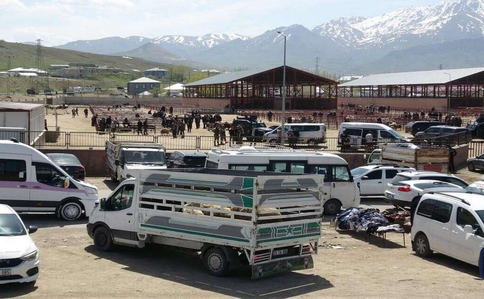 Van Canlı Hayvan Pazarında Kavga Kanlı Bitti: 1 Ölü, 3 Yaralı