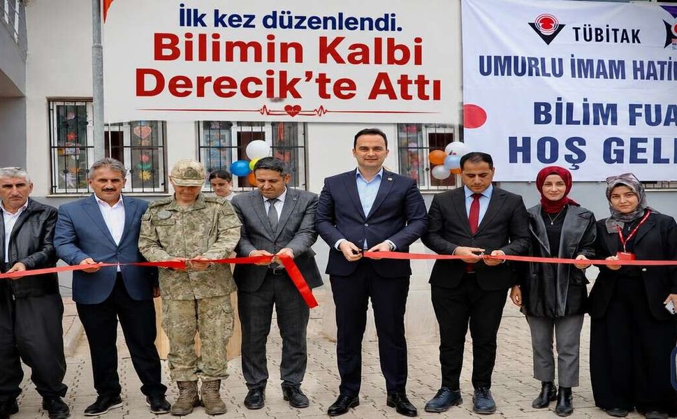 Derecik’te Bilim Heyecanı: İlk TÜBİTAK 4006 Fuarı Geleceğe Umut Oldu