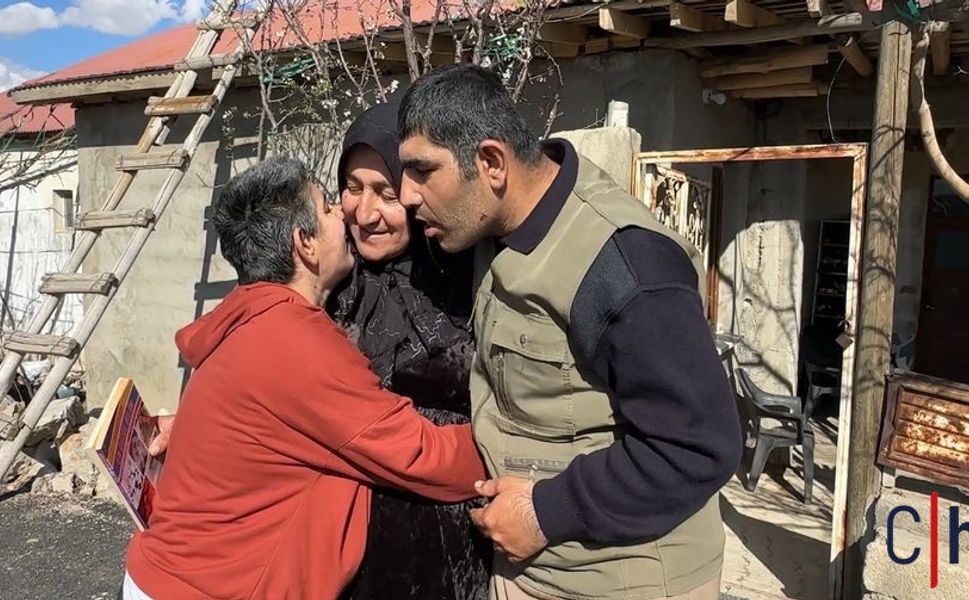 Hakkari'nin Şefkat Abidesi: 4 Engelli Evladına 38 Yıldır Gözü Gibi Bakıyor