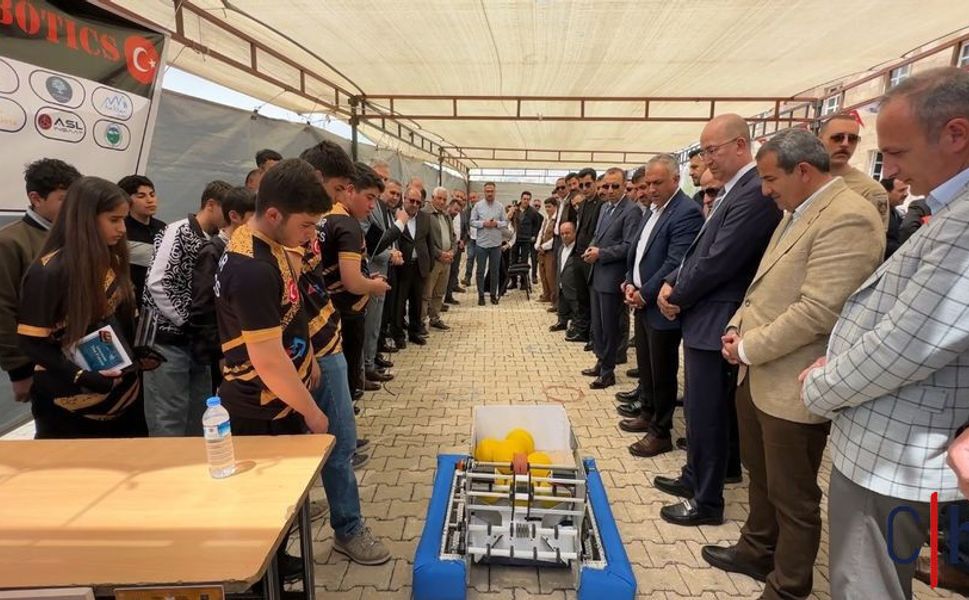 Yüksekova’da Öğrencilerden TÜBİTAK 4006 Bilim Fuarı