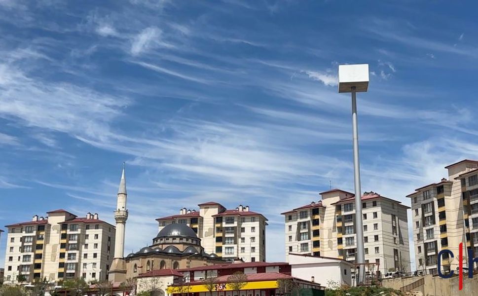 Hakkari'de Fırtına Gitti, Görsel Şölen Geldi! Gökyüzünü "Saç Örgüsü" Sirrüs Bulutları Kapladı