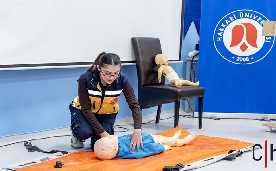 Hakkâri Üniversitesi’nde Öğretmen Adaylarına İlk Yardım Eğitimi