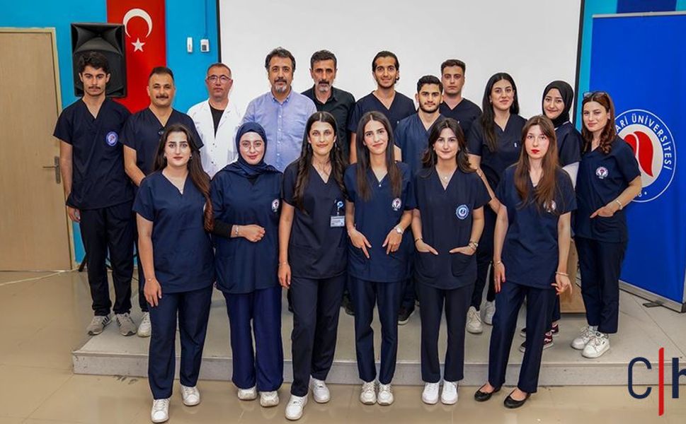 Hakkari Üniversitesinde Gurur Günü! Diyaliz Öğrencileri Üniformalarını Giydi