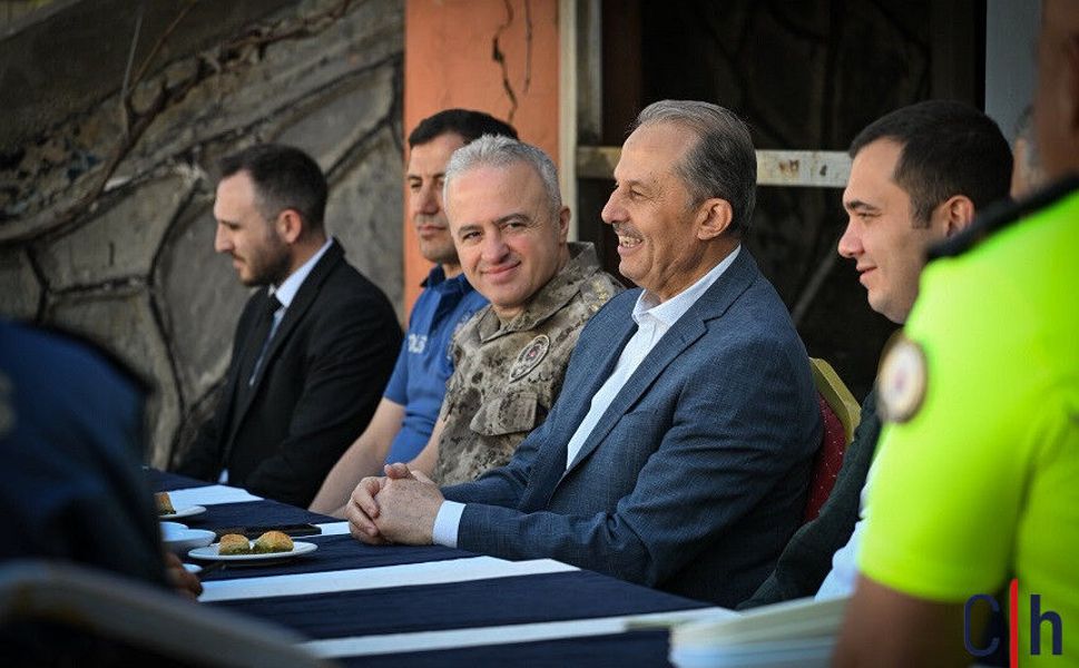 Hakkâri Valisi Taşyapan’dan Bayramda Polis Merkezine Moral Ziyareti