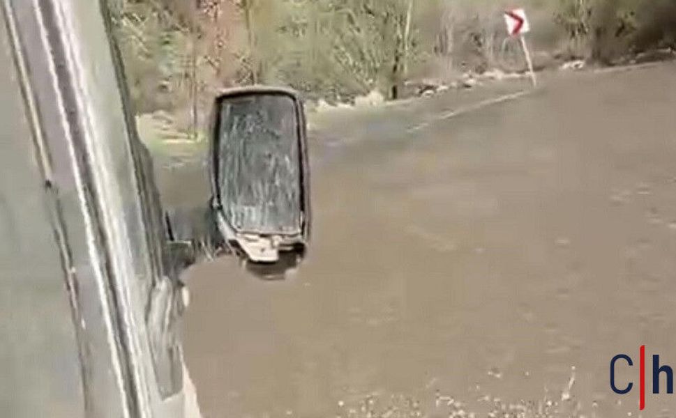 Hakkari’de Taşkın Alarmı: Kavaklı Köy Yolu Sular Altında Kaldı