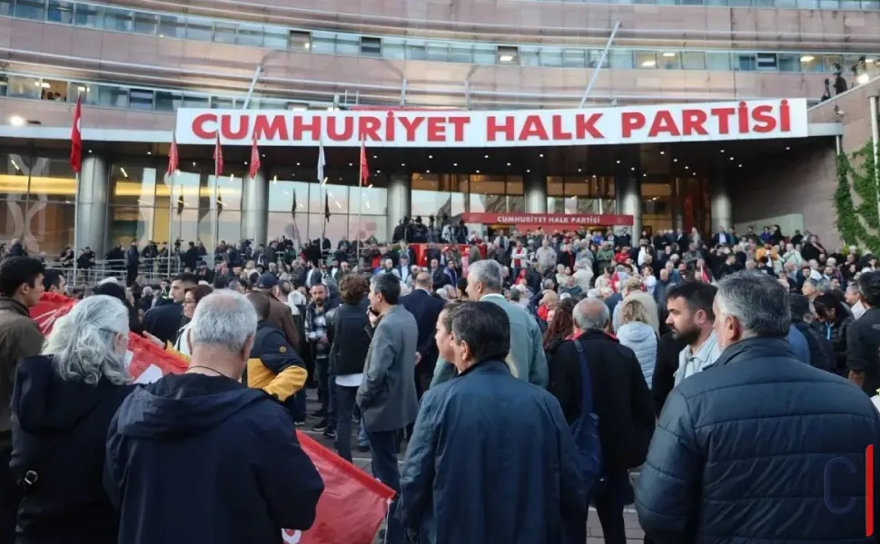 CHP Genel Merkezi’nde: Kılıçdaroğlu ve Özel destekçileri karşı karşıya geldi