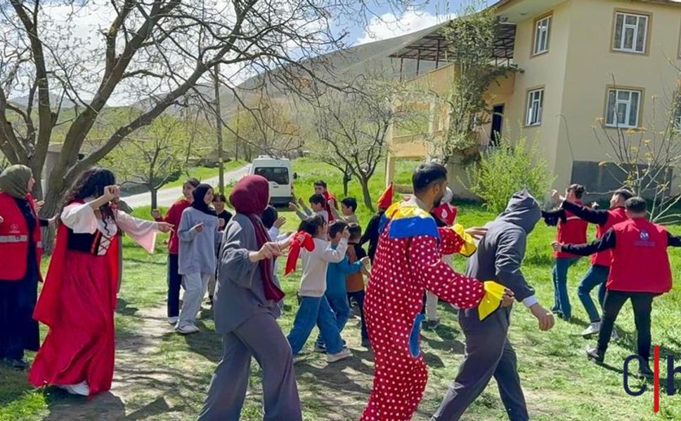 Hakkâri Üniversitesi Damla Topluluğu’ndan Köy Okuluna Ziyaret