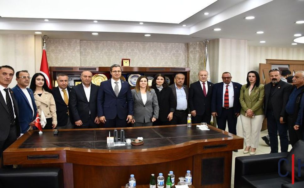 CHP’li Deniz Yücel Hakkâri’de Temaslarda Bulundu
