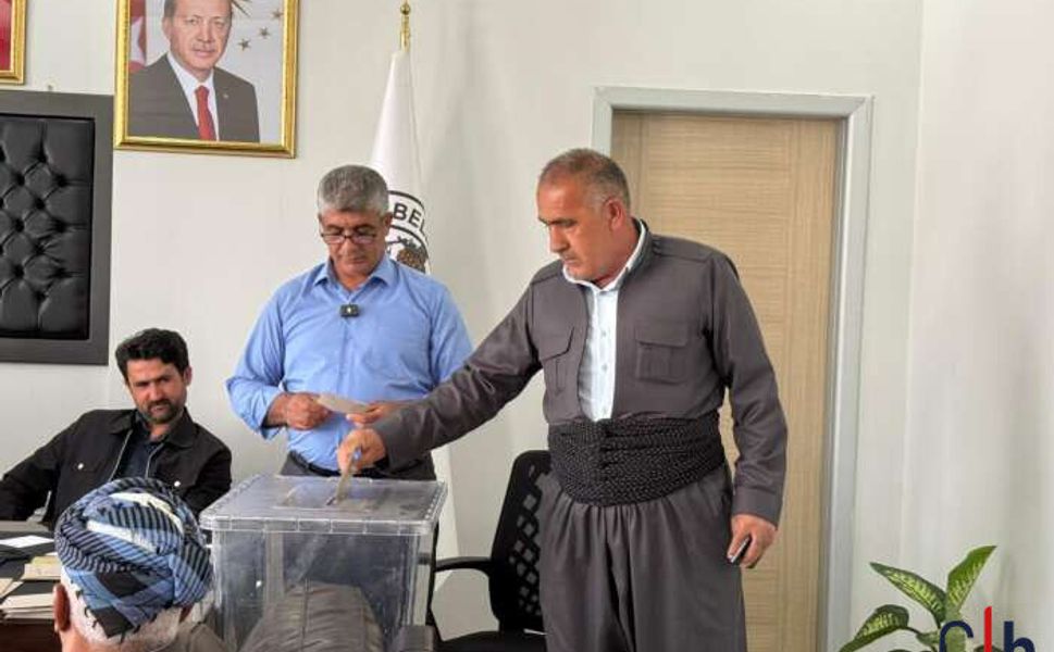 Derecik Belediyesi YRP’den AK Parti’ye Geçti!