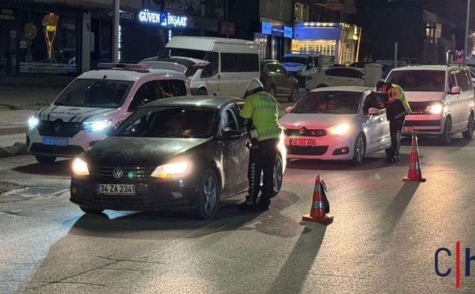 Hakkari'de Bayram'da Sıkı Denetim! Trafik Ekipleri İpek Yolu’nda Sürücüleri Mercek Altına Aldı