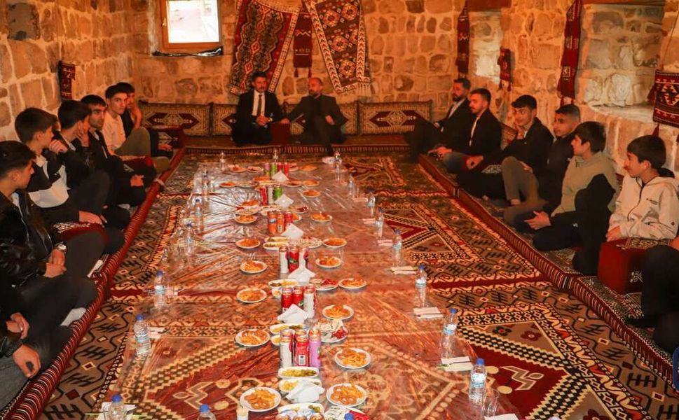 Çukurca’da Tarihi Taş Evlerde Anlamlı Buluşma