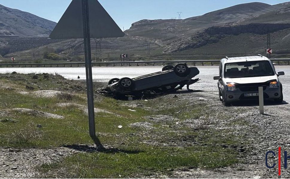 Hakkari-Van Karayolu’nda Kaza: Araç Takla Attı, Yaralılar Var