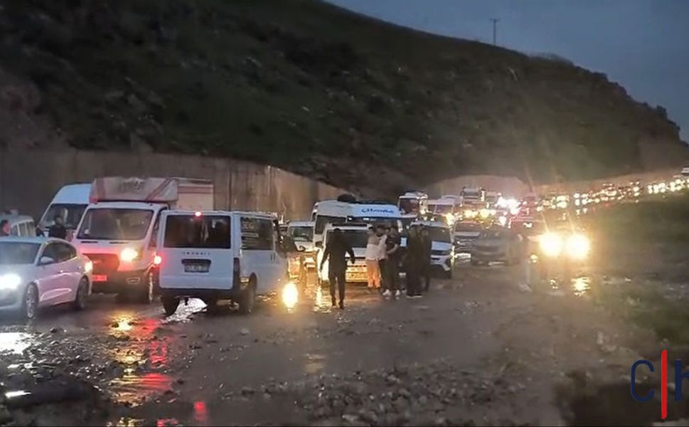 Sağanak Dehşeti: Yollar Kapandı, Millet Yollarda Perişan Oldu!