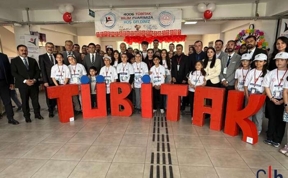 Hakkâri’de TÜBİTAK 4006 Bilim Fuarı Yoğun İlgi Gördü