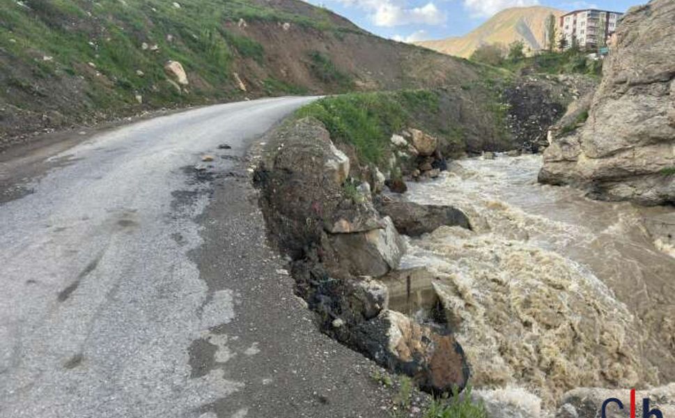 Hakkari’de Katremas Deresi Yolu Yine Çökertti: Mahallede Can Güvenliği Alarmı