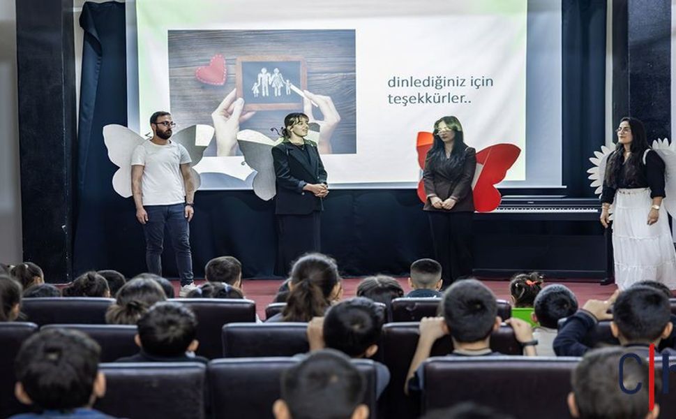 Hakkari Üniversitesi’nde aile içi iletişim ve annenin rolü konuşuldu