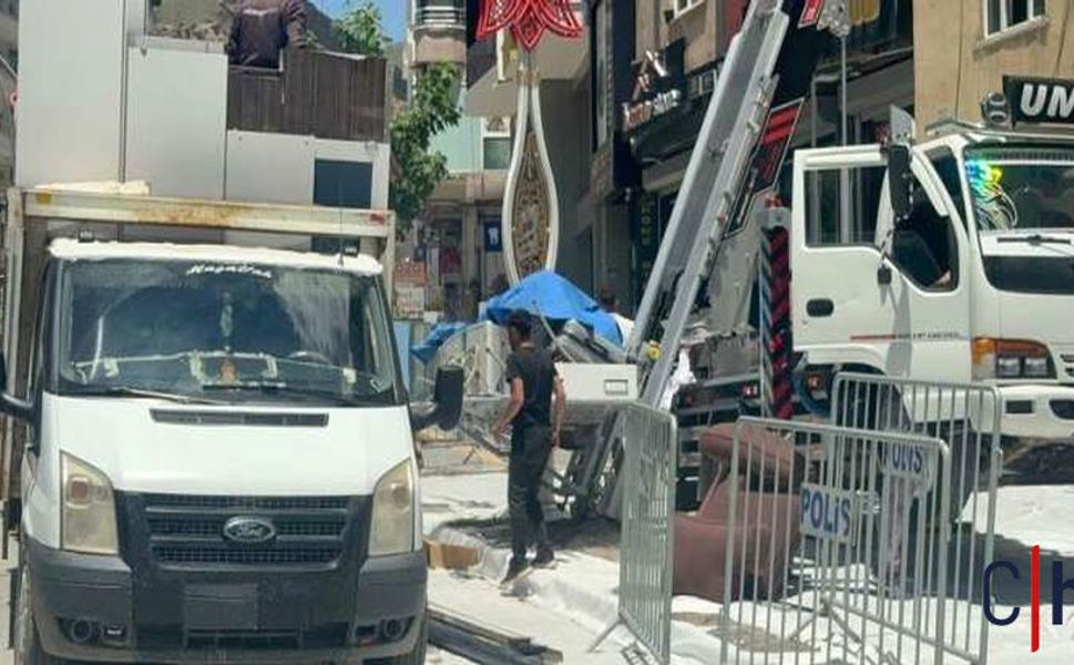 Hakkâri’de Zemin Kayması Alarmı: Ağır Hasarlı Binalarda Tahliye Başladı