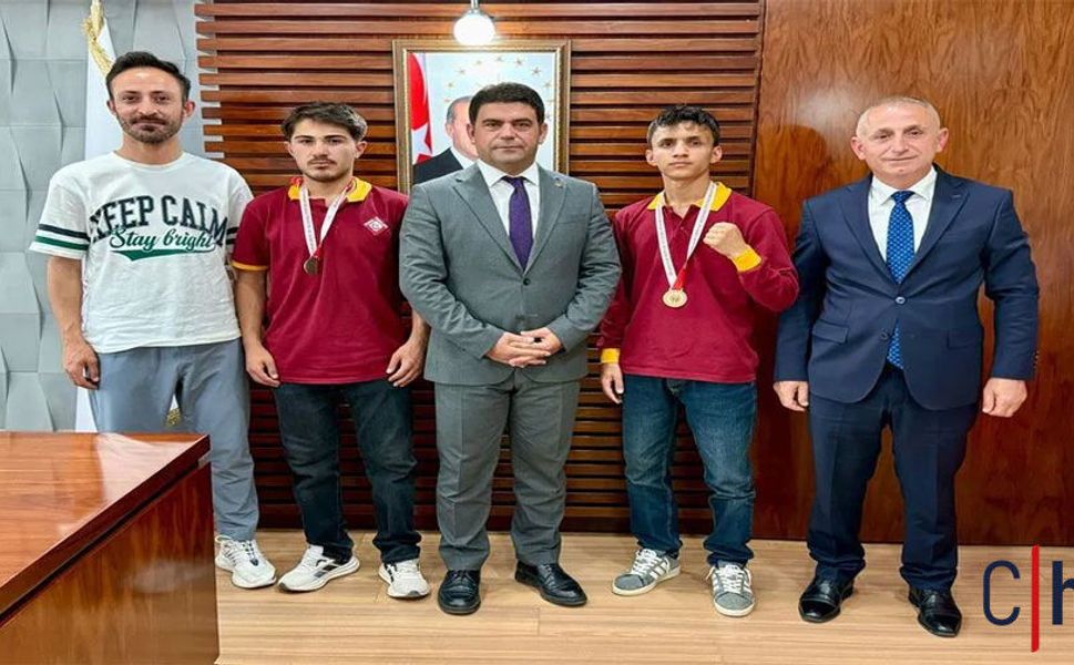 Hakkari’nin Gurur Günü! Türkiye Şampiyonu Olan Hakkarili Gençler Makamda Ağırlandı