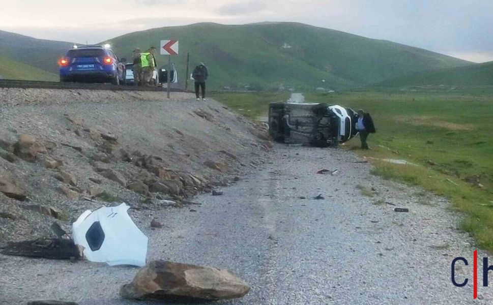 Direksiyon Hakimiyeti Kaybolan Kamyonet Şarampole Yuvarlandı: Sürücü Yaralandı!